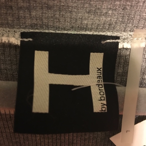 Grey and White Striped V-neck Ribbed Nordstrom NWT - Picture 3 of 3